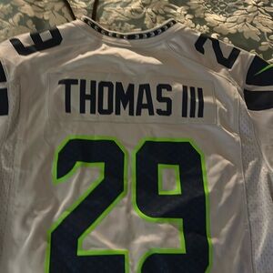 Used EarlThomas jersey